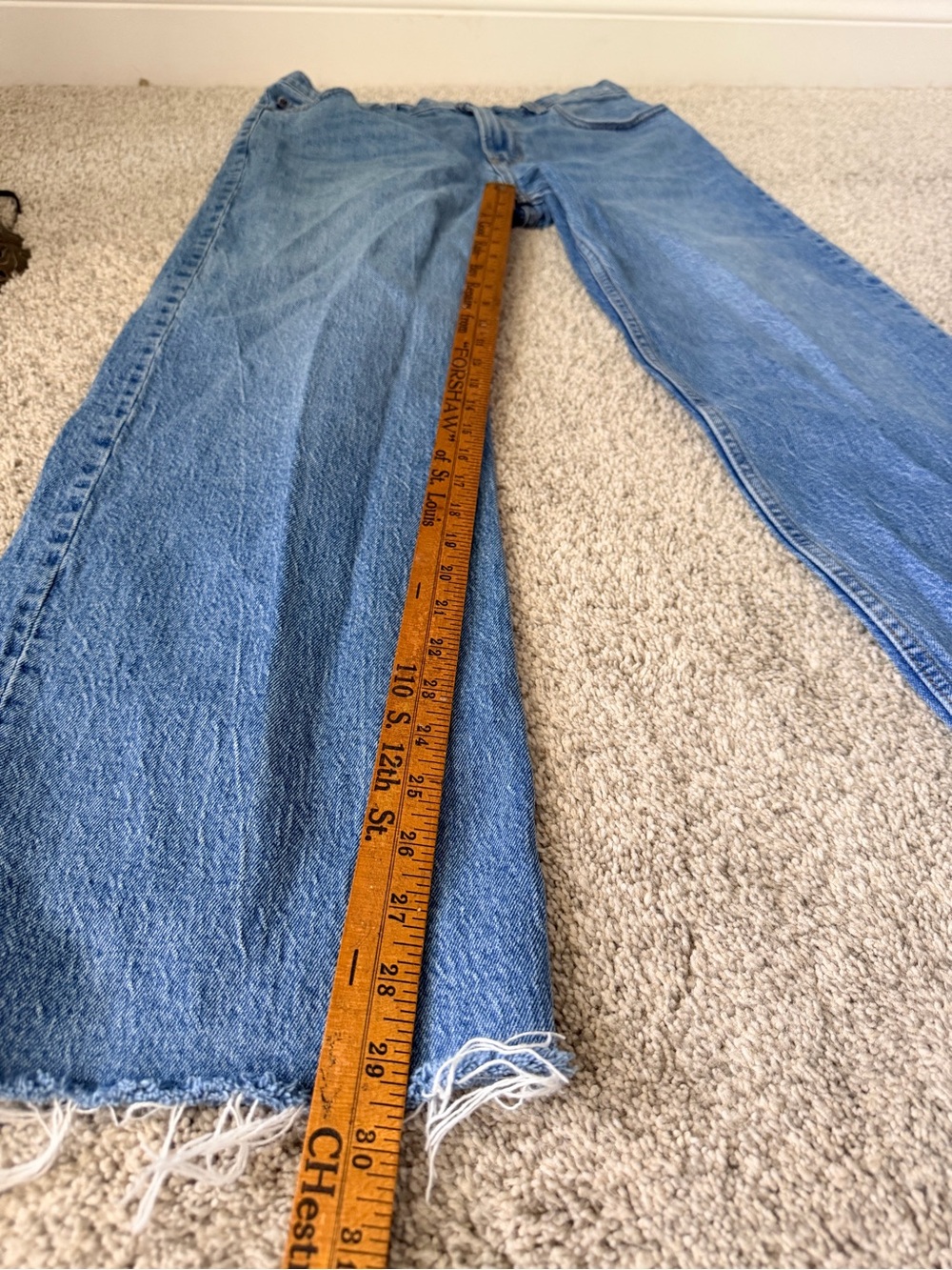 Abercrombie & Fitch The ’90s Relaxed Jean High Rise Raw Hem Size 31/12R - Picture 8 of 8